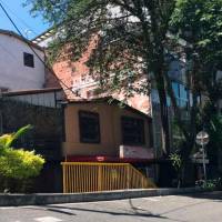 Ataque sicarial en El Poblado dejó un joven muerto y dos heridos