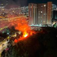 EN IMÁGENES: Bomberos controlaron incendio forestal en Bello
