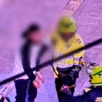 Se intentó volar cuando lo pillaron enfierrado y con placas chuecas en El Poblado