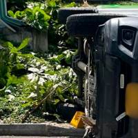 EN FOTOS: Ambulancia se volcó con un paciente entrando al Pablo Tobón Uribe