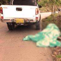 Una mujer fue asesinada a tiros mientras iba en una moto en Briceño