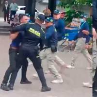 Video: Altercado entre funcionarios y ciudadanos genera indignación