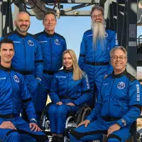 Michaela Benthaus se convirtió en la primera persona usuaria de silla de ruedas en viajar al espacio. FOTO: BLUE ORIGIN