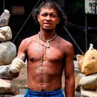 Cristian y su galería de piedras: arte que inspira en la calle 30