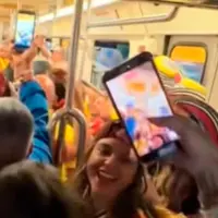 En video: Colombianos armaron fiesta vallenata en el metro de México