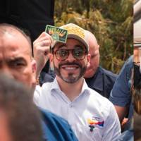 El candidato presidencial Abelardo de la Espriella generó polémica en días recientes por desplazarse en el metro de Medellín durante un evento de campaña que realizaba en la ciudad. FOTO Cortesía