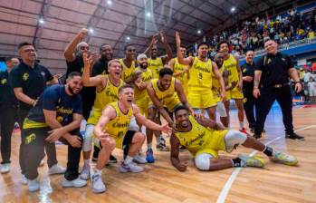 La Selección Colombia de baloncesto celebra la clasificación a la AmeriCup 2025 que se disputará en Managua, en agosto próximo. FOTO: Cortesía Fiba