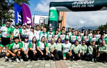 El equipo Orgullo Paisa le apuesta no solo a grandes resultados competitivos, también a la labor social a través del deporte. Sus representantes buscan inspirar a las personas que aman el ciclismo. FOTO JAIME PÉREZ
