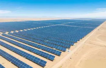 Talatan produce 16.930 megavatios de energía solar, suficiente para abastecer una ciudad del tamaño de Chicago. FOTO: @eluniversocom