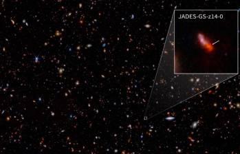 La imagen del recuadro muestra la galaxia detectada por el telescopio Webb en su viaje por el espacio. Foto: Cortesia Nasa.