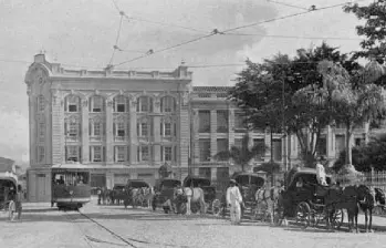Medellín era una ciudad con dinero, gracias a la minería, pero le faltaba todo: agua potable, vías, energía. La Sociedad de Mejoras Públicas fue el hada madrina que facilitó la materialización del desarrollo. FOTO: ÁLBUM DE LA SOCIEDAD DE MEJORAS PÚBLICAS