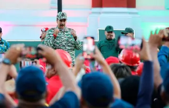 Nicolás Maduro frente a los Cuerpos Combatientes, durante su acto de juramentación en Caracas. FOTO: CORTESÍA DE MINCOMUNICACIONES VENEZUELA.