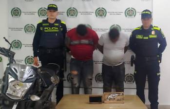 Los detenidos son un hombre de 29 años y otro de 30, uno de ellos con antecedentes judiciales. FOTO: Cortesía Policía Meval