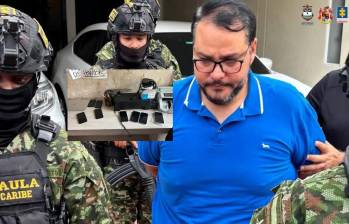 Más de 20 celulares, cuadernos contables y dispositivos token para realizar transacciones con criptomonedas fueron incautados durante el allanamiento a la vivienda en Barranquilla donde fue capturado Nassim Orfale Vásquez, requerido en extradición por Estados Unidos. Fotos: Ejército