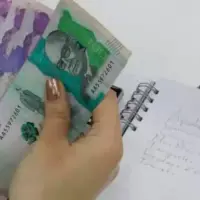 El nuevo consumidor colombiano parece haber aprendido de los años de alta inflación y tasas elevadas. Hoy prefiere endeudarse menos, a menor plazo y con objetivos concretos. FOTO: El Colombiano.