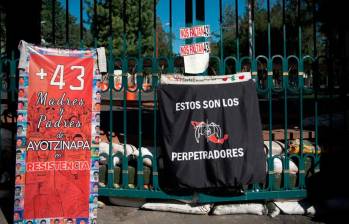 Familias de jóvenes desaparecidos en Ayotzinapa se movilizarán este 26 de septiembre, después de 9 años sin justicia. Foto: Tomada de la cuenta de X de @PASTADECONCHOS. 