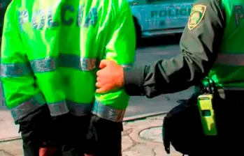 Dos policías habrían convertido un operativo en negocio: pidieron plata por no retener una moto