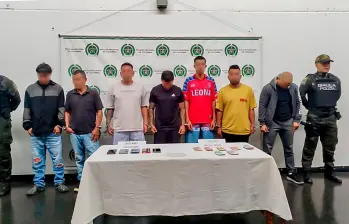 Ninguno de los siete capturados aceptó cargos por presunto concierto para delinquir, desplazamiento forzado y extorsión, todas las conductas agravadas. FOTO: CORTESÍA POLICÍA
