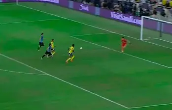 Durán, en el momento que pifia ante arco rival en el partido de Champions Asiática. FOTO: PANTALLAZO VIDEO