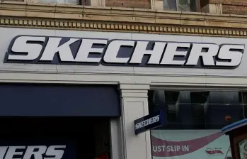 Las acciones de Skechers subieron casi un 25% este lunes, hasta los 61,56 dólares. FOTO tomada de X