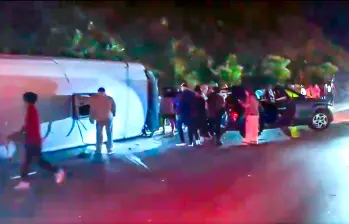 Accidente con bus que se volcó en La Vega, Cundinamarca. Foto: captura de video