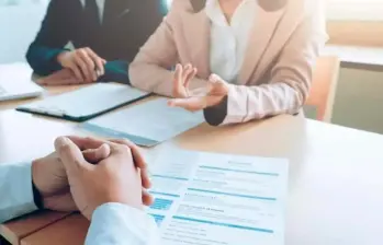 Las empresas fortalecen programas de formación, certificaciones y desarrollo profesional para retener talento digital. FOTO GETTY