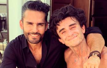 Estos son Fabián Ríos y Francisco Bolívar, actores de Sin senos sí hay paraíso. FOTO: Tomada de Facebook.