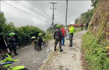 Uno de los sospechosos fue capturado en el corregimiento Santa Elena, de Medellín. FOTO: Cortesía Dijín