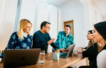 Reemplazar a un empleado puede costar hasta el doble de su salario, según Gallup. FOTO: GETTY