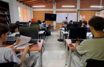 Jovenes del Doce de OCtubre durante una jornada de formación. FOTO: Cortesía