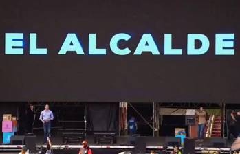El alcalde Daniel Quintero hizo uso del escenario de los conciertos del fin de semana en el estadio para su propio evento. FOTO: TOMADA DE TWITTER