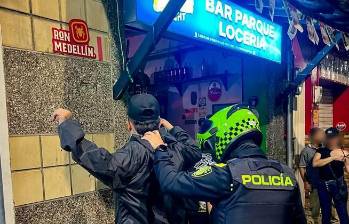 imagen de referencia de un operativo policial en un bar del municipio de Caldas. FOTO: imagen tomada de redes.