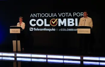Leonardo Huerta y Claudia López de la consulta de las soluciones. Foto: Camilo Suárez, El Colombiano