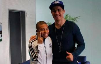 Mbappé y Cristiano Ronaldo, cuando el portugués jugaba para el Real Madrid. FOTO Tomada de desafiomundial.com