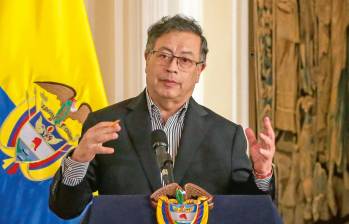 En su defensa, el presidente Gustavo Petro señaló que el hundimiento de la ley de financiamiento en el Congreso condicionó las inversiones asignadas en el presupuesto nacional de 2025. FOTO Colprensa