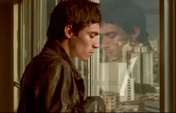 La inauguración será en Casa Zea, donde se realizará una charla entre Caliche, embajador del punk en la Comuna 5; Patricia Valencia, investigadora de punk, y Gio Rendón, de la banda P-NE, que aparece en la película. FOTO Captura de video