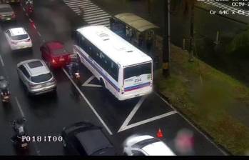 la Secretaría de Movilidad recomienda conducir con precaución, reducir la velocidad, mantener una distancia segura y encender las luces. Foto tomada de la cuenta X de la Secretaría de Movilidad