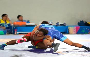 Tras su participación en el Mundial, Tatiana Rentería (azul) competirá en los Juegos Panamericanos en Chile, entre octubre y noviembre. FOTO @UNITED WORLD WRESTLING