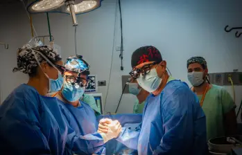 En la madrugada del 31 de octubre en el Hospital General de Medellín un equipo médico hacía historia para la salud pública del país. FOTO Cortesía Hospital General