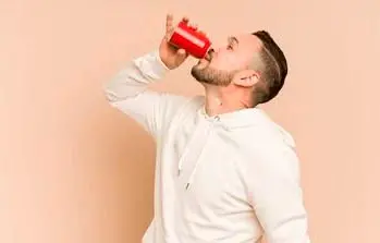 En Colombia, en 2022 se vendieron alrededor de 157,6 millones de litros de bebidas energizantes. FOTO: Getty