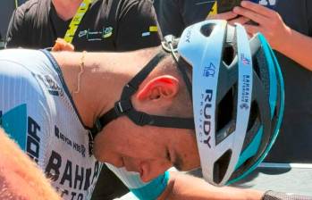 La imagen de Santiago Buitrago tras llegar a la meta este viernes después de su dramática caída. FOTO @ESPNCiclismo