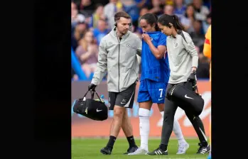 Mayra Ramírez salió lesionada del amistoso entre el Chelsea y AC Milan, por lo que fue sometida a una operación y estará de baja el resto del 2025. FOTO TOMADA X@CFC__Women