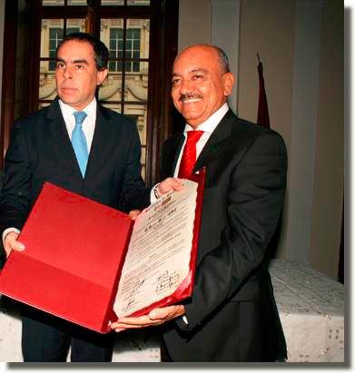 S.O.S. se ha sabido mover entre políticos. A su accionista José Villalba lo condecoró en 2012 el congresista Armando Benedetti. FOTO tomada de web
