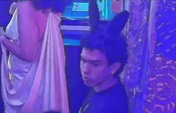 Ricardo González, señalado como segundo agresor de Jaime Esteban Moreno, llegando a la sede de la Fiscalía en Cartagena para entregarse a las autoridades. FOTO: Policía, redes sociales. 