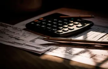 Las medianas empresas en Colombia enfrentaron mayores presiones financieras y operativas durante 2025, en medio de tasas de interés altas, aumento de costos laborales y desaceleración en sectores tradicionales. FOTO suministrada por High Results