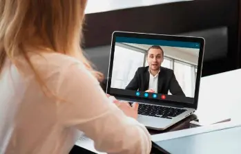 Prepararse para una entrevista virtual es clave para proyectar profesionalismo y compromiso. FOTO: GETTY