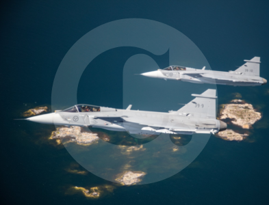 Contraloría revela detalles del multimillonario contrato de los 17 aviones Gripen