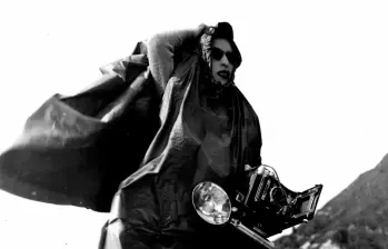 Esta fotografía fue tomada cuando Alicia subió el Galeras para cubrir el accidente del vuelo de Lansa. FOTO Fondo Alicia Chamorro Biblioteca Nacional de Colombia