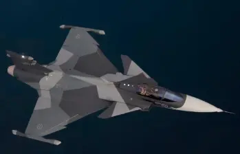 Los aviones suecos Saab Gripen no han sido probados en combates reales, según analistas. FOTO: CORTESÍA.