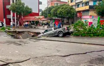 Este cráter se formó en el sector conocido como Villa Julia en Villavicencio. FOTO: Captura de video